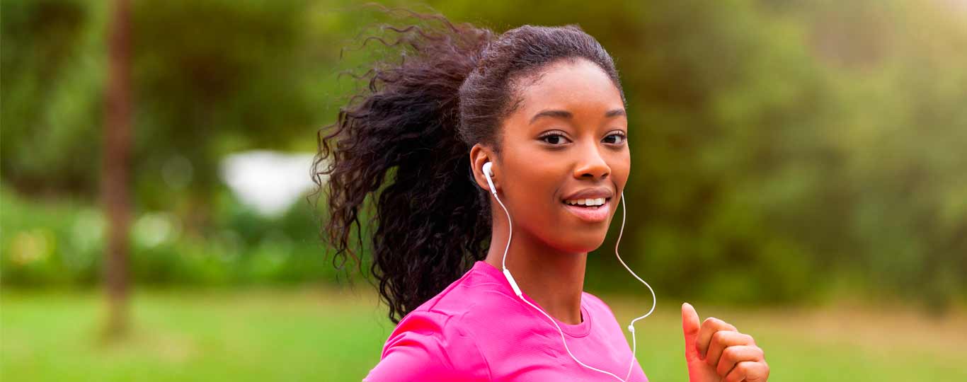 conjunto de exercícios de redução de mama. mulheres fazendo